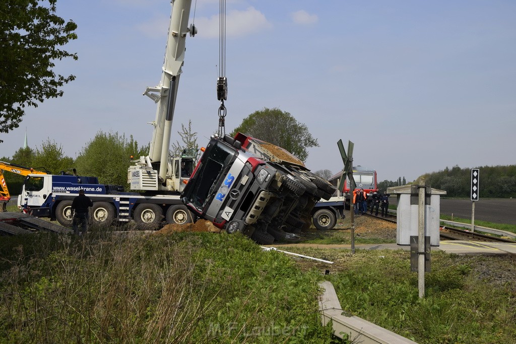 Schwerer VU LKW Zug Bergheim Kenten Koelnerstr P457.JPG - Miklos Laubert